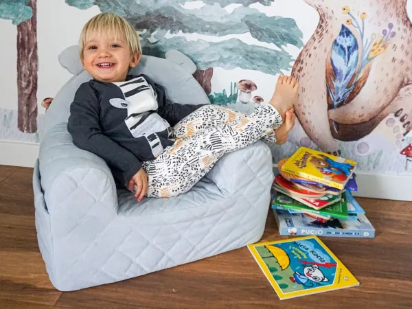 Polstrované designové kreslo pre deti ŠEDÁ