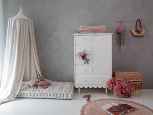 Vysoká úložná komoda do detskej izby BABUSHKA biela