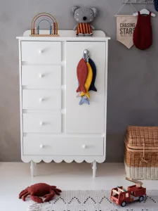 Vysoká úložná komoda do detskej izby BABUSHKA biela