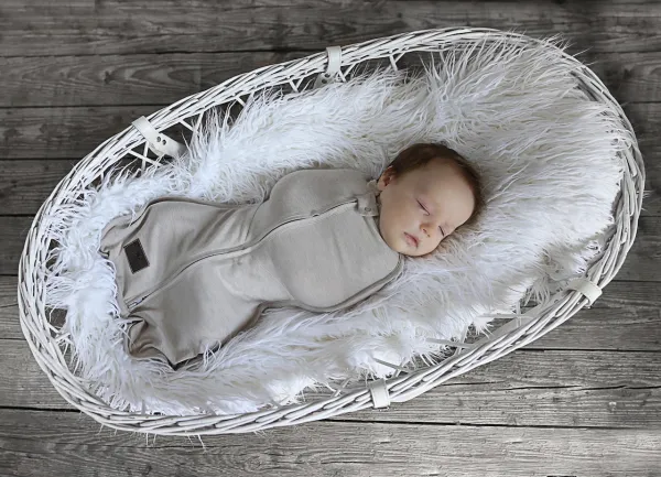 Zavinovačka Sleepee First Step Swaddle s čiapočkou zadarmo Eucalyptus
