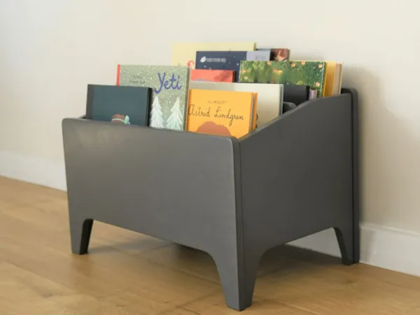 Drevený Montessori regál na knihy a hračky Zvoľte farbu: Nelakovaná