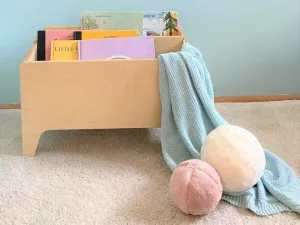 Drevený Montessori regál na knihy a hračky Zvoľte farbu: Nelakovaná