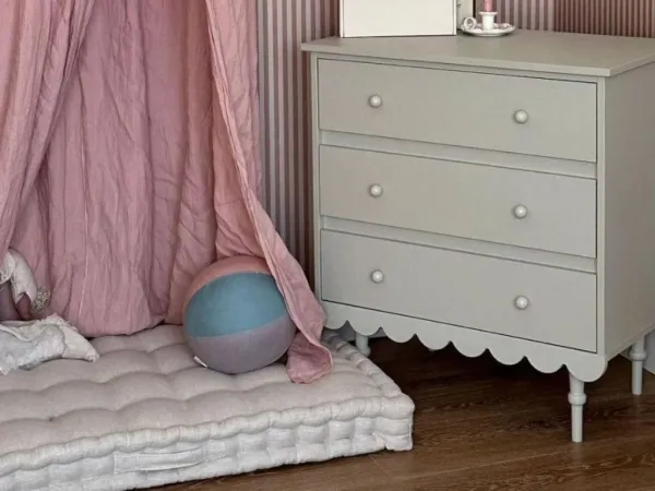Úložná komoda s tromi šuplíkmi do detskej izby BABUSHKA olivová