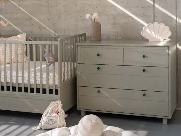 Úložná komoda do detskej izby VINTAGE so šuplíkmi eukalyptová