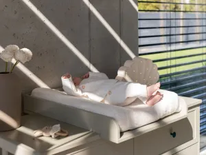 Praktický prebaľovací pult pre bábätko na komodu VINTAGE eukalyptový