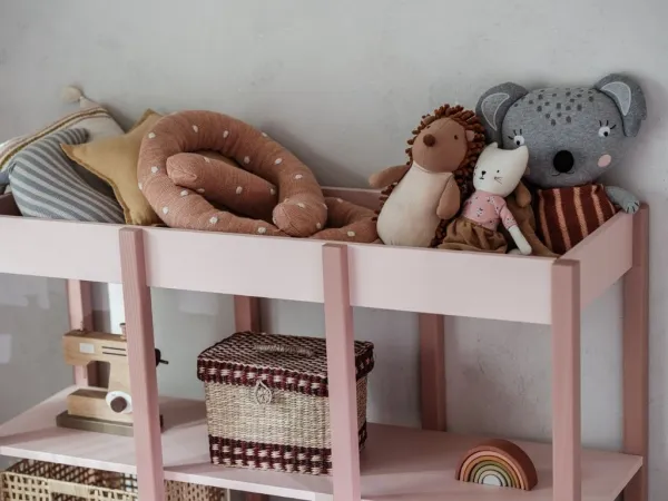Úložný regál s policami a šuplíkmi TWEENS korálový
