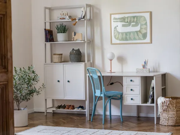 Písací stôl so šuplíkmi do detskej izby VINTAGE kašmírový