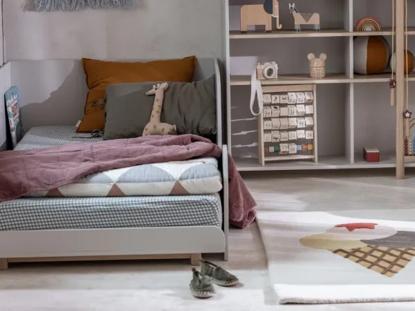 Rastúca jednolôžková posteľ BLOOM do detskej izby