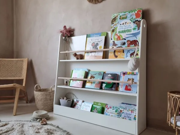 Detský Montessori regál s 3 priestrannými policami BOOKWORM biely