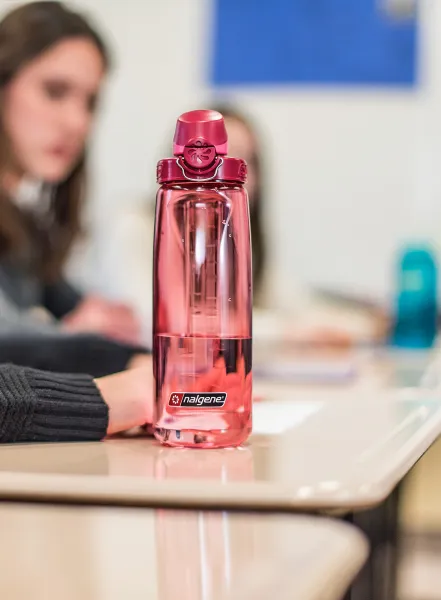 Turistická fľaša Nalgene On The Fly 24 oz (700 ml) - petal/beet