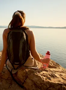 Turistická fľaša Nalgene On The Fly 24 oz (700 ml) - petal/beet