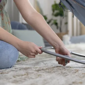 Vibrujúce lehátko Ingenuity Happy Belly™ Rock-to-Bounce – Chambray
