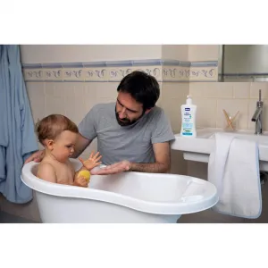 CHICCO - Šampón na telo s dávkovačom Baby Moments Protection 93% prírodných zložiek 750 ml