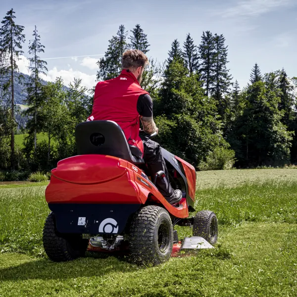 Záhradný traktor s bočným vyhadzovaním solo by AL-KO T 18-111.4 HDS-A V2
