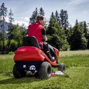 Záhradný traktor s bočným vyhadzovaním solo by AL-KO T 18-111.4 HDS-A V2