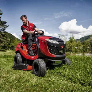Záhradný traktor s bočným vyhadzovaním solo by AL-KO T 18-111.4 HDS-A V2