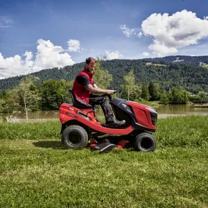Záhradný traktor s bočným vyhadzovaním solo by AL-KO T 18-111.4 HDS-A V2
