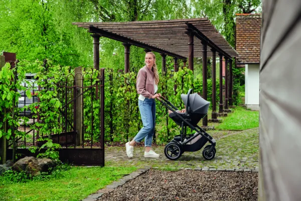BRITAX RÖMER Autosedačka Baby-Safe Core (0-13 kg) Midnight Grey