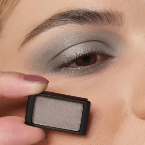 ARTDECO Eyeshadow Pearl očné tiene pre vloženie do paletky s perleťovým leskom odtieň 04 Pearly Mystical Grey 0,8 g