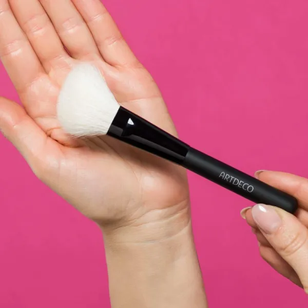 ARTDECO Brush Premium štetec na lícenku 1 ks