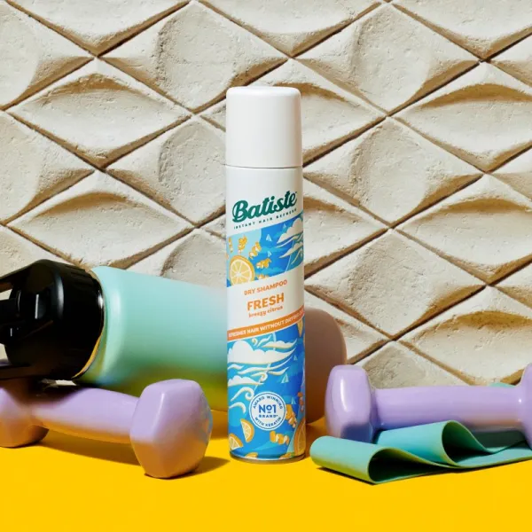 Batiste Fresh Breezy Citrus suchý šampón pre všetky typy vlasov mix farieb 200 ml