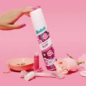 Batiste Blush Flirty Floral suchý šampón pre objem a lesk 200 ml