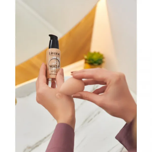 Lirene City Matt zmatňujúci fluidný make-up s vyhladzujúcim efektom odtieň 207 Beige 30 ml