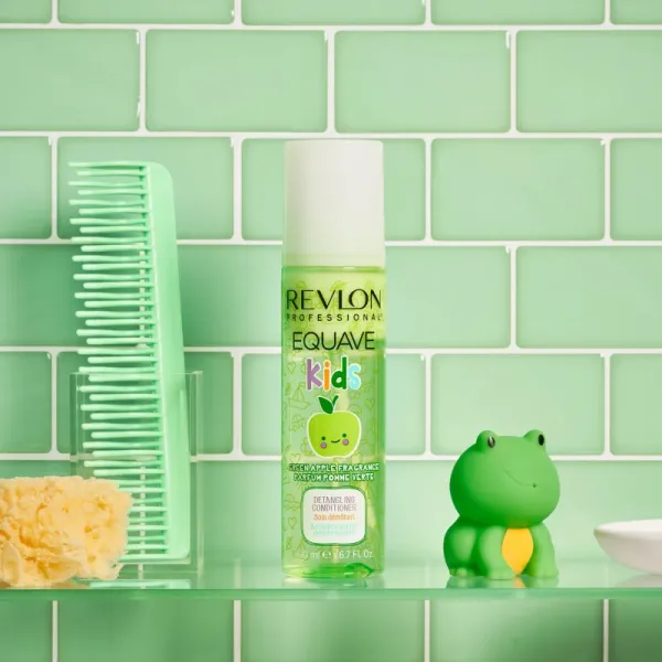 Revlon Professional Equave Kids hypoalergénny bezoplachový kondicionér pre jednoduché rozčesávanie vlasov od 3 rokov 200 ml