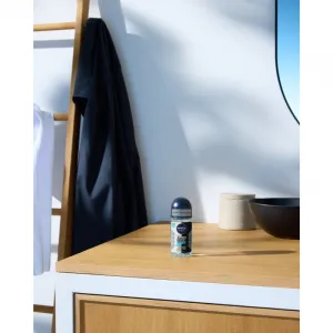 Nivea Men Invisible Black & White guličkový antiperspirant pre mužov 50 ml