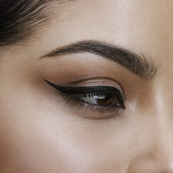 MAYBELLINE NEW YORK Hyper Precise očná linka v pere odtieň Black Matte 1 ml