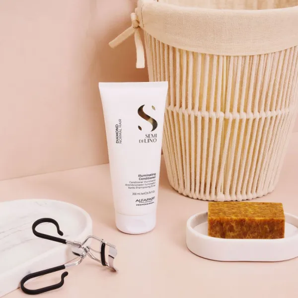 Alfaparf Milano Semi di Lino Diamond Illuminating rozjasňujúci kondicionér pre lesk a ľahké rozčesávanie vlasov 200 ml