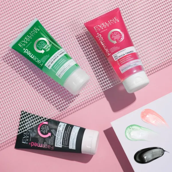 Eveline Cosmetics FaceMed+ čistiaci gél 3 v 1 s kyselinou hyalurónovou 150 ml