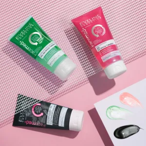 Eveline Cosmetics FaceMed+ čistiaci gél 3 v 1 s kyselinou hyalurónovou 150 ml