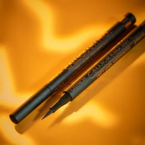 Catrice Calligraph Pro Precise 24h Matt vodeodolné očné linky v pere odtieň 010 Intense Black Waterproof 1,2 ml