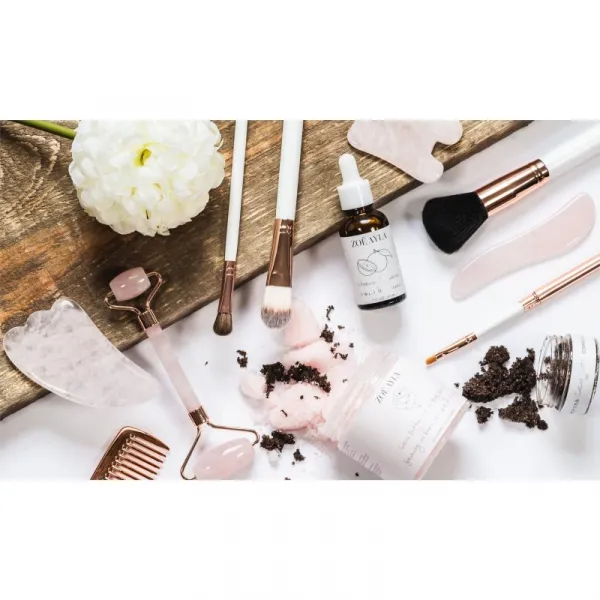 Zoë Ayla Rose Quartz Luxurious Facial Roller masážny valček na tvár 1 ks