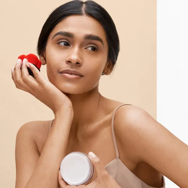 Shiseido HANATSUBAKI HAKE Polishing Face Brush štetec na aplikáciu tekutých a púdrových produktov 1 ks