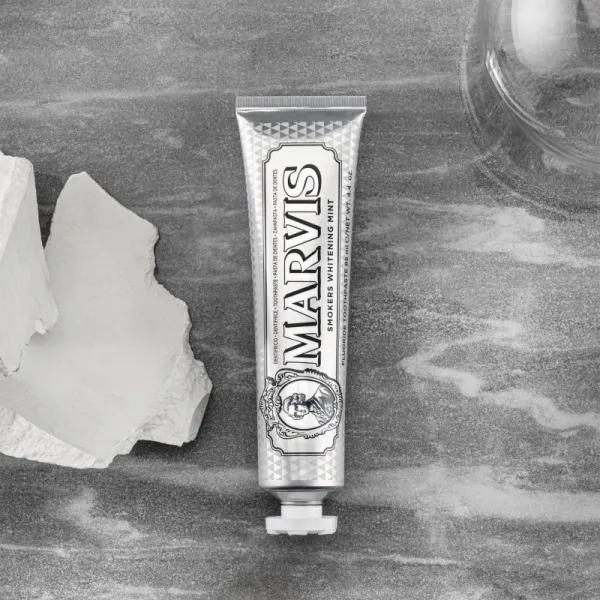 Marvis Whitening Smokers Mint bieliaca zubná pasta pre fajčiarov príchuť Mint 85 ml
