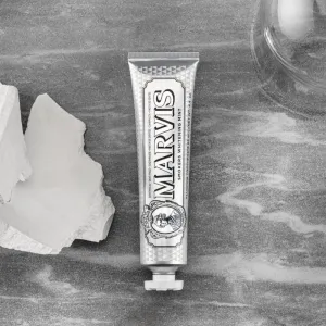 Marvis Whitening Smokers Mint bieliaca zubná pasta pre fajčiarov príchuť Mint 85 ml