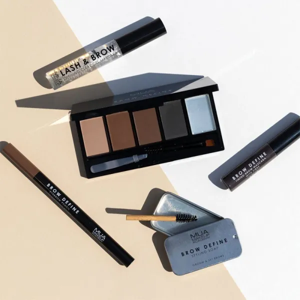 MUA Makeup Academy Brow Define precízna ceruzka na obočie s kefkou odtieň Fair 0.05 g