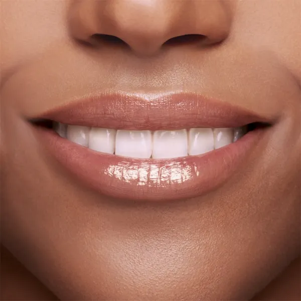 Clarins Lip Perfector Shimmer lesk na pery s hydratačným účinkom odtieň 02 Apricot Shimmer 12 ml
