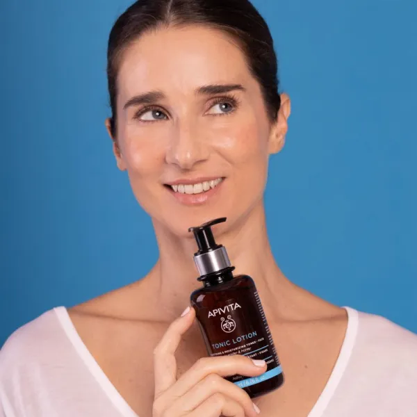 Apivita Moisturizing Face Tonic upokojujúce pleťové tonikum s hydratačným účinkom 200 ml