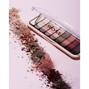 Essence The Rose Edition paletka očných tieňov odtieň 20 Lovely In Rose 10 g