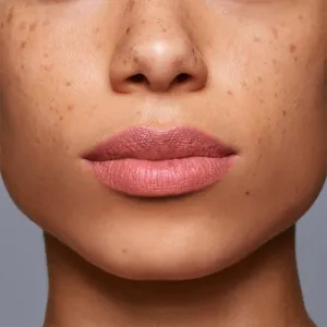 Shiseido LipLiner InkDuo rúž a kontúrovacia ceruzka na pery s balzamom odtieň 02 Beige 1.1 g