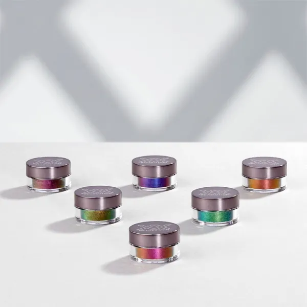 XX by Revolution CHROMATIXX trblietavý pigment na tvár a oči odtieň Charge 0.4 g