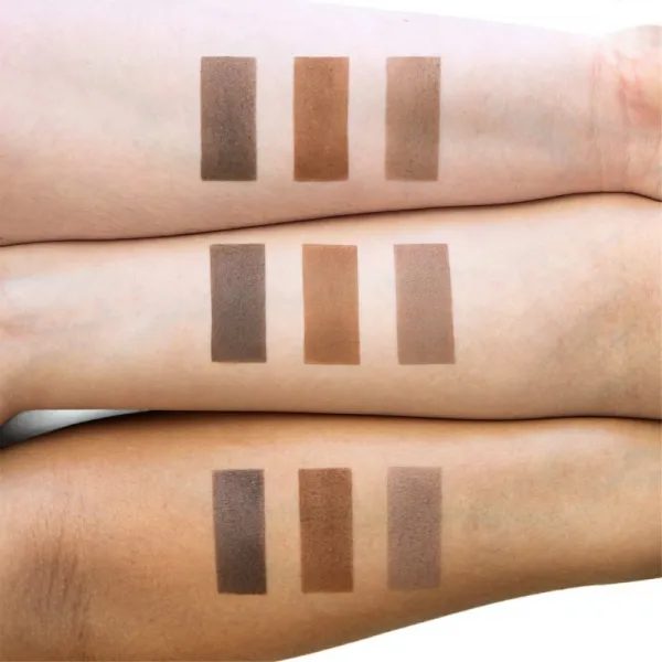 theBalm Browpow® púder na obočie v praktickom magnetickom puzdre odtieň Light Brown 1,2 g