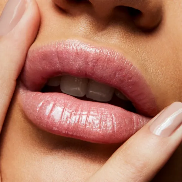 MAC Cosmetics Lipglass lesk na pery odtieň Cultured 3,1 ml