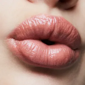 MAC Cosmetics Lipglass lesk na pery odtieň Lust 3,1 ml