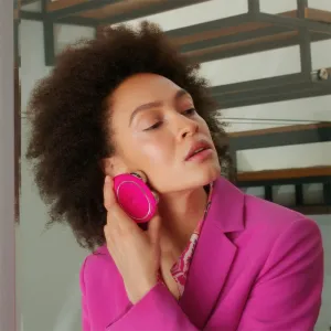 FOREO Bear™ tonizačný prístroj na tvár Fuchsia 1 ks