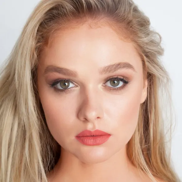 theBalm Meet Matt(e) Hughes Long Lasting Liquid Lipstick dlhotrvajúci tekutý rúž odtieň Honest 7.4 ml