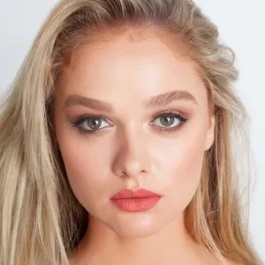 theBalm Meet Matt(e) Hughes Long Lasting Liquid Lipstick dlhotrvajúci tekutý rúž odtieň Honest 7.4 ml